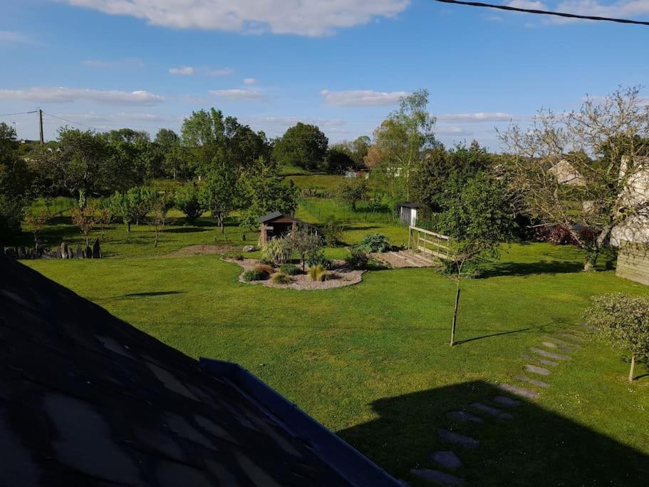 Chambre Dans Un Ecrin De Verdure Bed & Breakfast Angrie Exterior photo